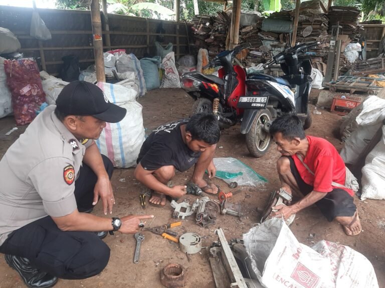 Polsek Cikoneng Terus Perkuat Keamanan Wilayah Lewat Giat Sambang Bhabinkamtibmas di Desa Gunungcupu