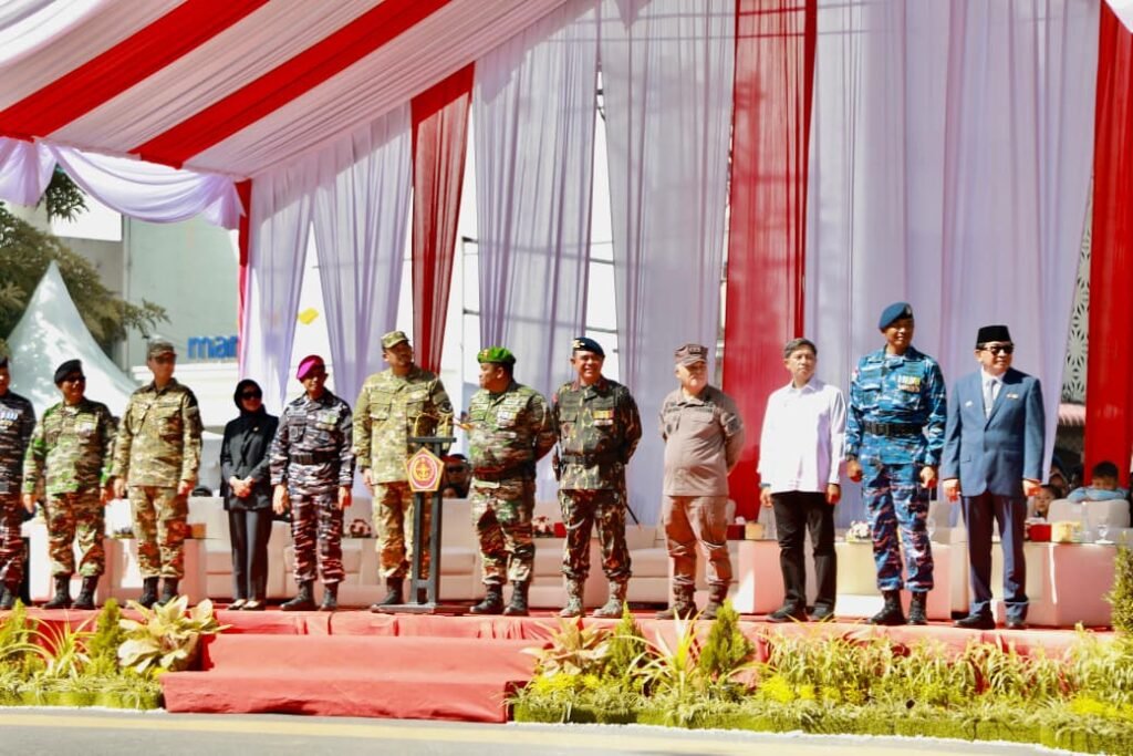 Kapolda Sumut Hadiri Upacara HUT ke-80 TNI di Lapangan Merdeka Medan