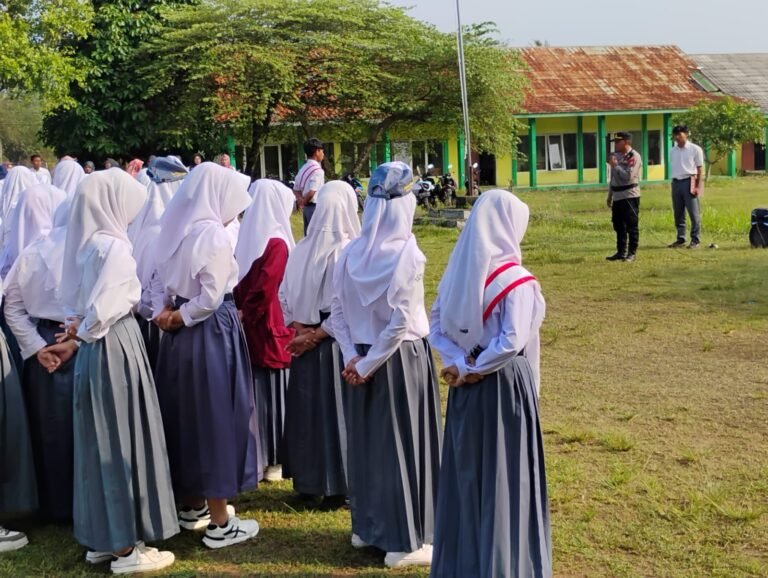 Polsek Cikelet Tanamkan Disiplin dan Wawasan Hukum di Kalangan Pelajar