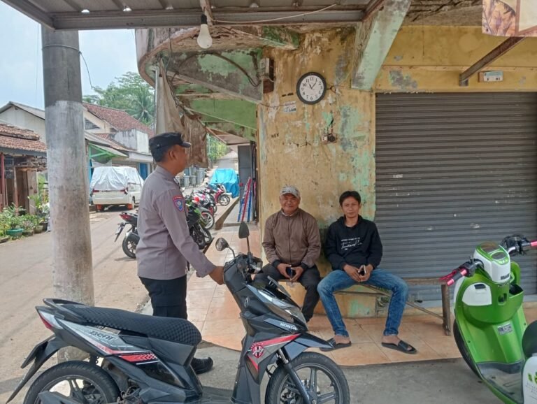 Polsek Sukadana Ajak Warga Perkuat Sinergi Jaga Kamtibmas Melalui Sambang dan Himbauan