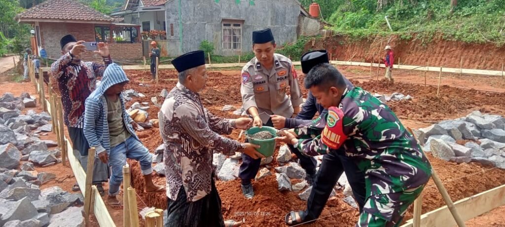Polsek Rancah Hadiri Peletakan Batu Pertama Dapur MBG, Wujud Dukungan Kepolisian terhadap Pembangunan Pesantren