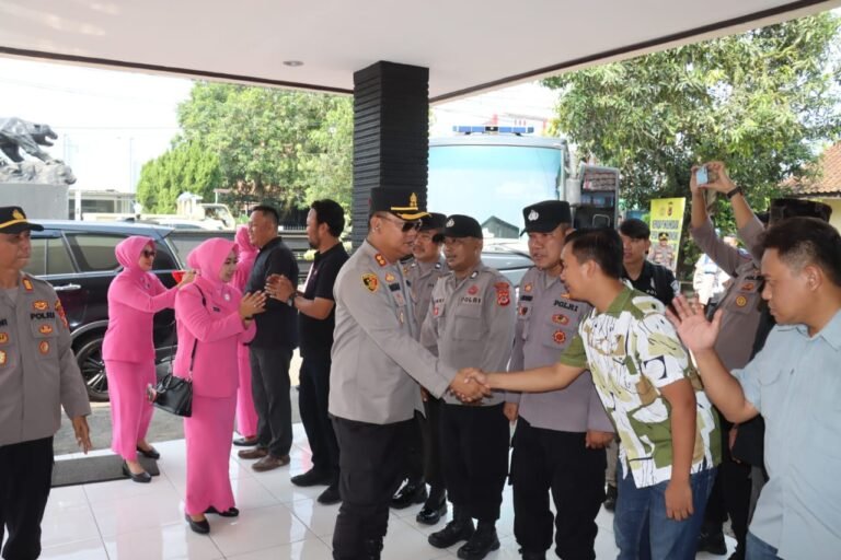 Kapolres Ciamis Lakukan Kunjungan Kerja ke Polsek Banjarsari, Tekankan Sinergi dan Motivasi Personel