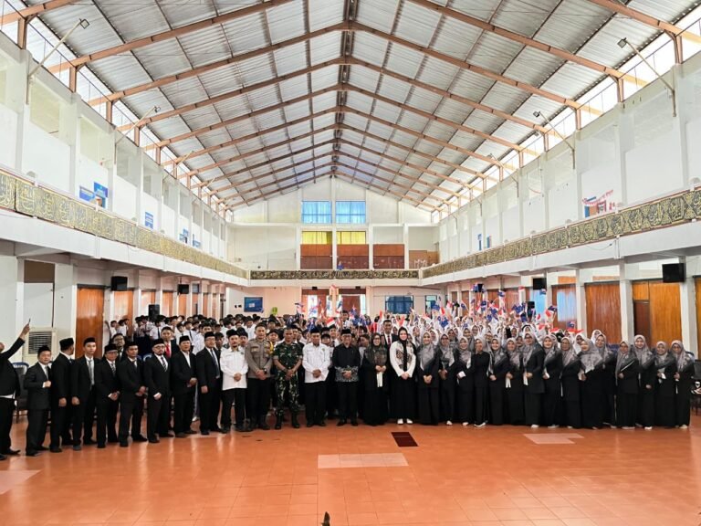 Polsek Cijeungjing Hadiri Pembukaan Kemitraan Sekolah Bridge Australia–Indonesia di Pesantren Darussalam, Kapolres Tekankan Pentingnya Kehadiran Polisi di Kegiatan Pendidikan