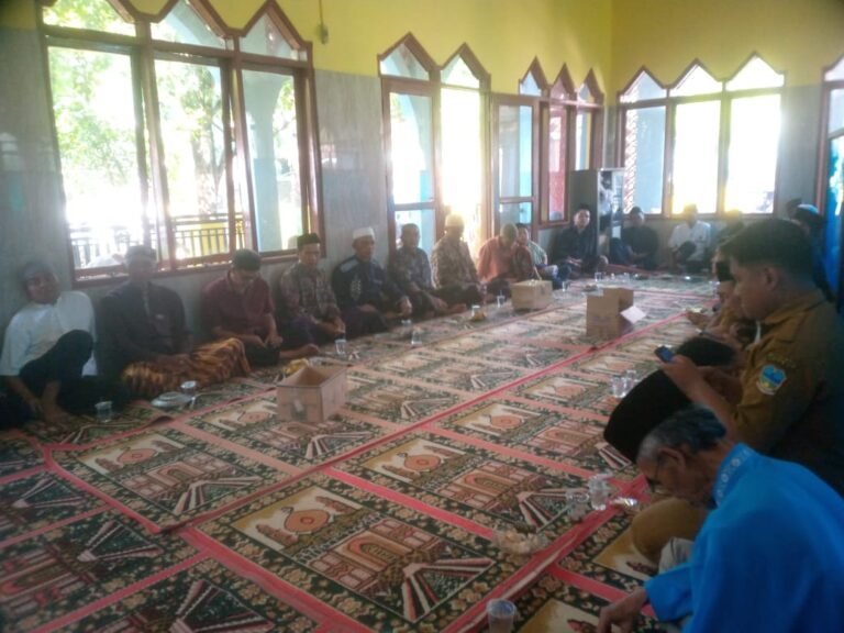 Ratusan Warga hadiri pengajian bulanan di Desa Sukaratu