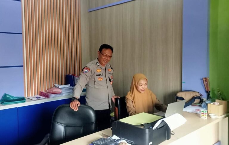 Perkuat Sinergitas, Polsek Cikoneng Polres Ciamis Koorkom ke Pengkolan Desa Sindangkasih