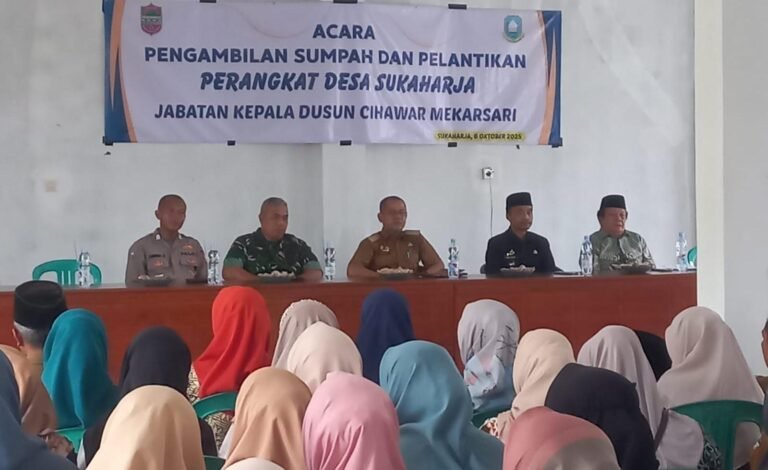 Sinergitas Polri dan Pemerintah, Polsek Rajadesa Hadiri Pelantikan Kadus di Desa Sukaharja