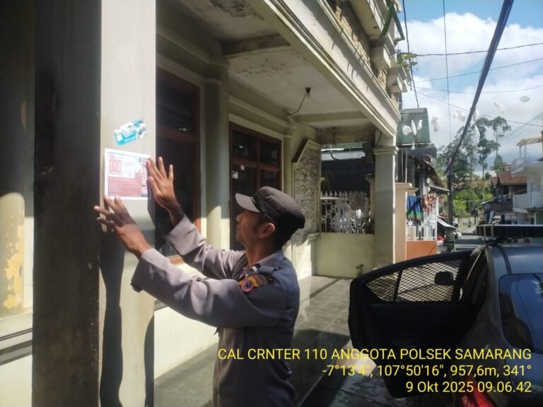 Polsek Samarang Gelar Sosialisasi dan Pemasangan Stiker/Spanduk Call Center 110