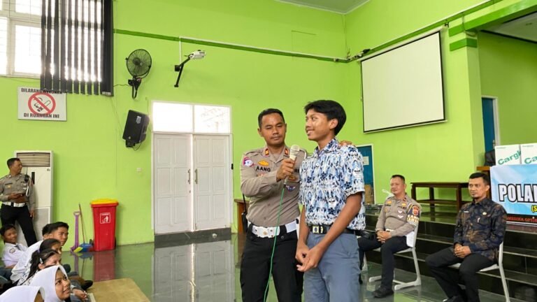 Polantas Garut Menyapa Pelajar SMKN 1 Garut: Tanamkan Tertib Berlalu Lintas dan Etika di Jalan Raya