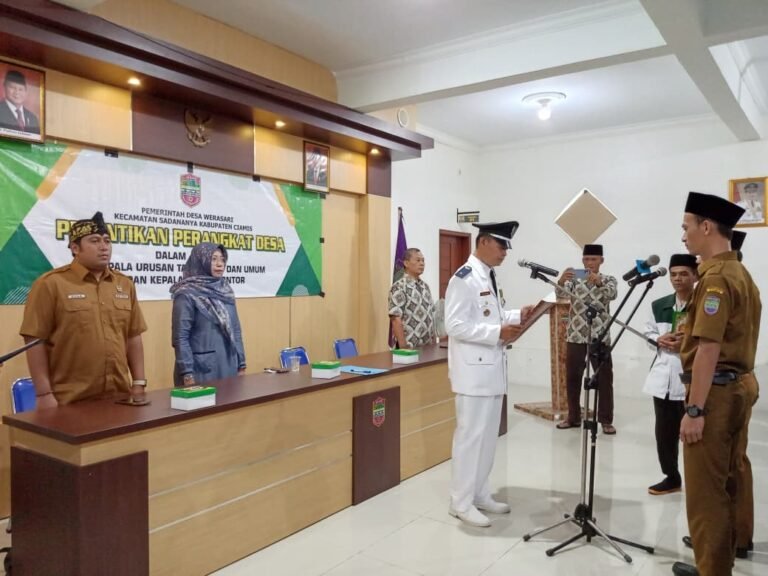 Sinergitas Polri dan Pemerintah, Polsek Ciamis Hadiri Pelantikan Perangkat Desa Werasari