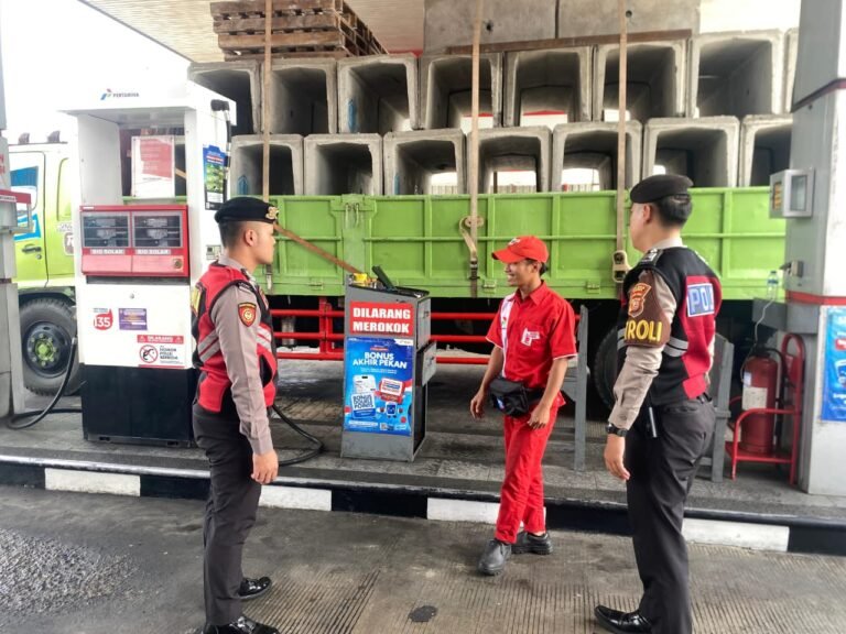 Humanis, Pasukan Patroli Roda 4 Polres Ciamis Datangi Obvit SPBU Imbanagara