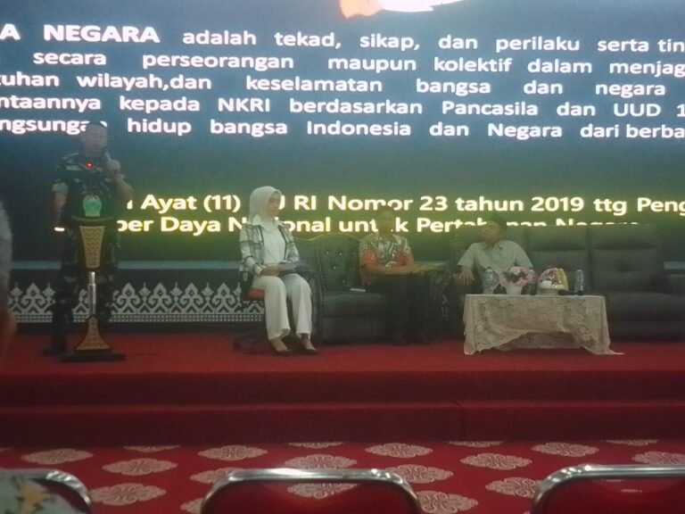 Ketahanan Desa Dorong Penguatan Peran Masyarakat dalam Ketahanan Nasional6:49:00 AMSeminar Nasional Ketahanan Desa Dorong Penguatan Peran Masyarakat dalam Ketahanan Nasional
