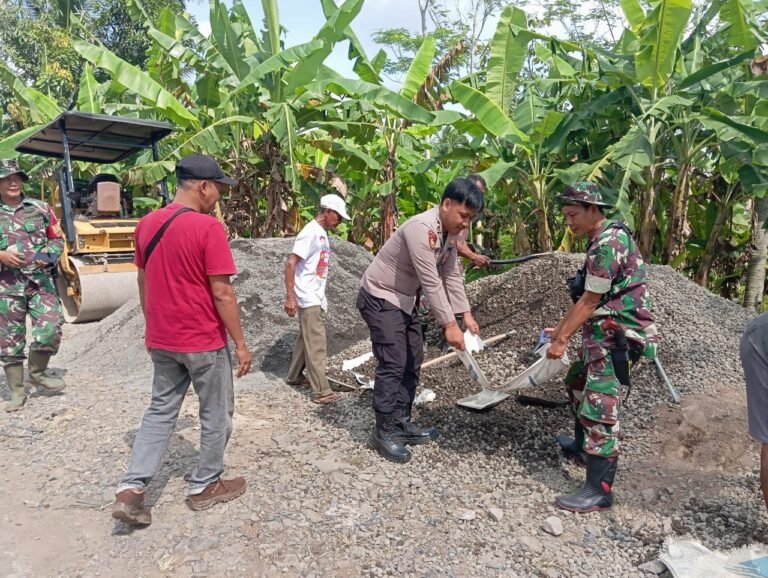 Sinergi TNI-Polri Percepat Pembangunan Desa, Polsek Lakbok Aktif Dukung TMMD di Desa Sukamulya