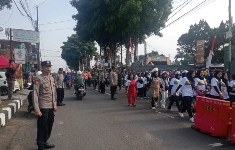 Polres Garut Amankan Kegiatan Jalan Santai Bersama Danrem 062/Tarumanagara