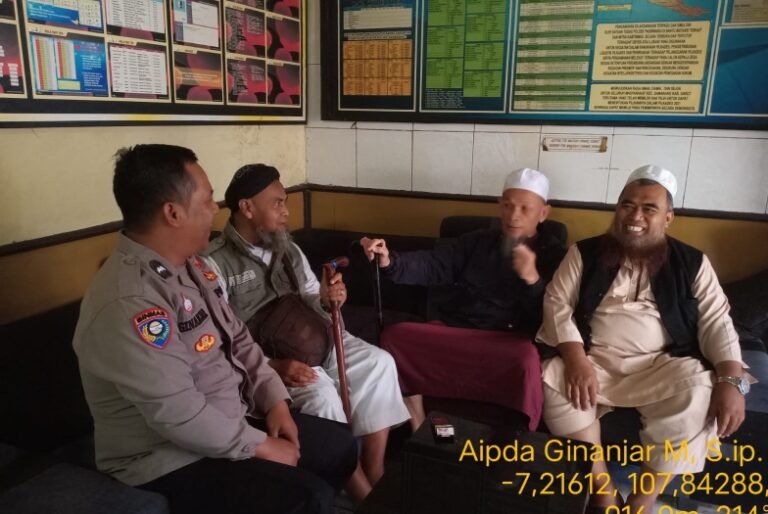 Silaturahmi Kamtibmas Polsek Samarang Jalin Kedekatan dengan Tokoh Agama Desa Cintaasih