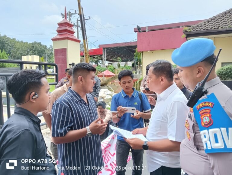 Aliansi Mahasiswa & Pemuda Sumatera Utara Berorasi Di Mapolda Sumut Prihal Bau Gas Menyengat