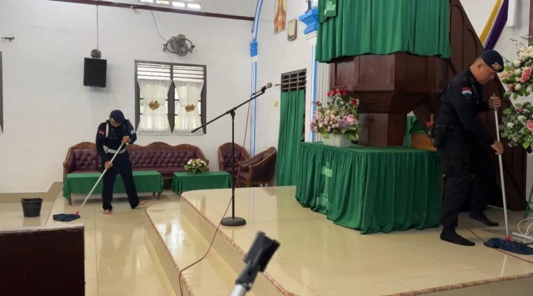 Satuan Brimob Polda Sumut Tebar Kepedulian Melalui “Minggu Kasih” di Gereja HKI Resort Khusus Asuhan Stadion — Wujud Nyata Bhakti Brimob untuk Nusa dan Bangsa