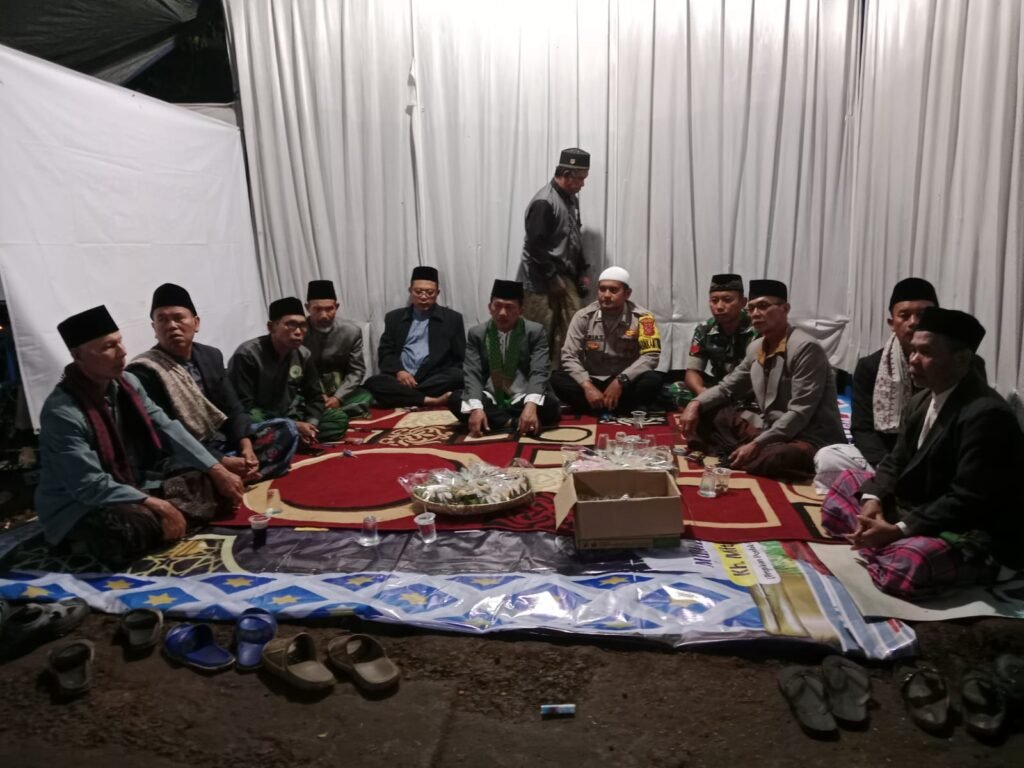 Perkuat Sinergitas, Polsek Cikoneng Ikuti Peringatan Hari Santri Nasional dan Milad ISDA ke-4