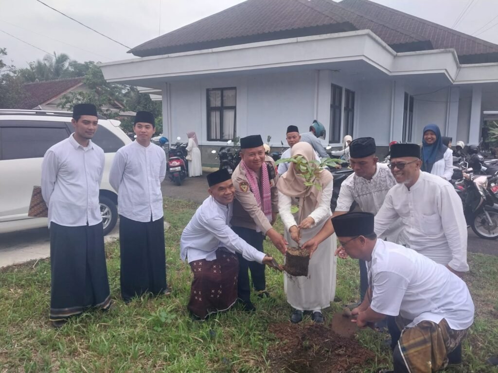 Polsek Cimaragas Polres Ciamis Ikuti Peringatan Hari Santri Nasional 2025 Tingkat Kecamatan