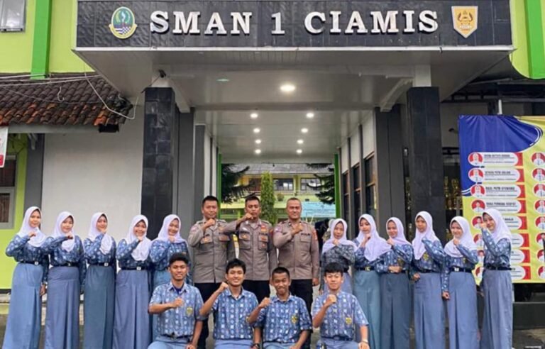 Pembentukan Polisi Siswa, Sat Binmas Polres Ciamis Beri Edukasi ke Pelajar di SMA Negeri 1 Ciamis