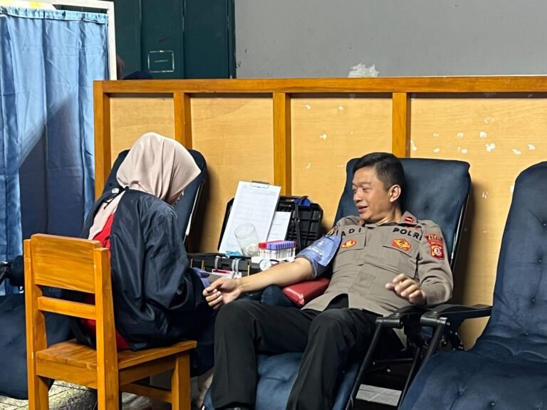 Setetes Darah, Sejuta Harapan: Polres Garut Bersama SMAN 6 Garut Rayakan HUT Humas Polri ke-74.