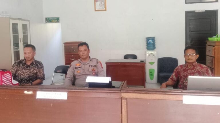 Perkuat Sinergitas dengan Aparatur Desa, Polsek Cihaurbeuti Gencarkan Sambang Kamtibmas untuk Jaga Kondusivitas Wilayah