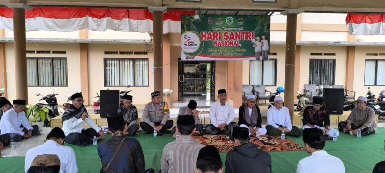 Polsek Cikoneng Hadiri Syukuran Hari Santri Nasional, Wujud Sinergi Polri dan Masyarakat dalam Menjaga Kondusivitas Desa Nasol