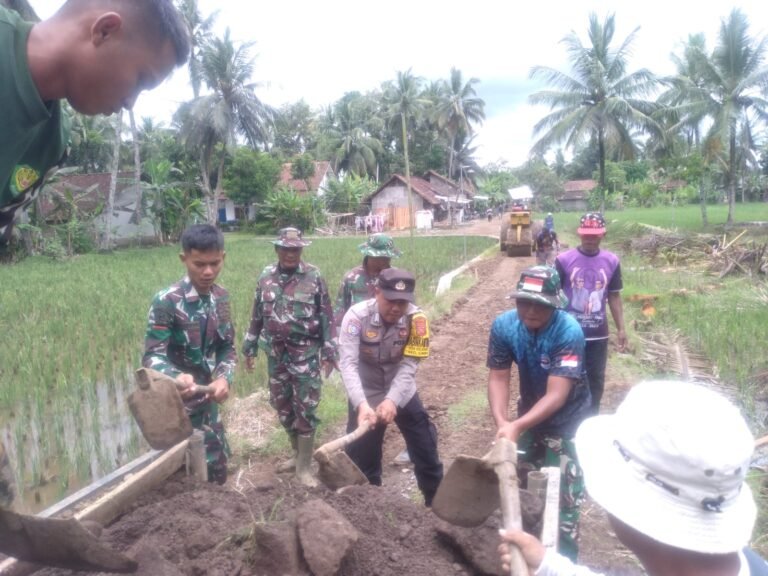TNI–Polri Perkuat Sinergi dalam TMMD di Sukamulya, Polsek Lakbok Turut Sukseskan Program Pembangunan Desa