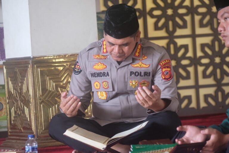 Bid Humas Polda Jabar Gelar Sholat Dhuha, Khataman Al-Quran, Shalawat Nariyah dan Doa Bersama Dalam Rangka HUT Humas Polri Ke – 74