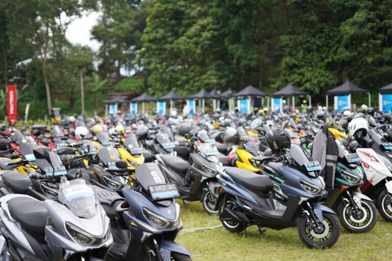 PLN dan Polytron Catat Rekor MURI: 500 Motor Listrik Lakukan Pengisian Serentak di Jatinangor