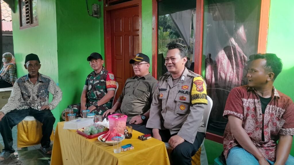 Wujudkan Kedekatan dengan Warga, Polsek Lakbok Lakukan Sambang dan Himbauan Kamtibmas di Acara Khitanan Warga