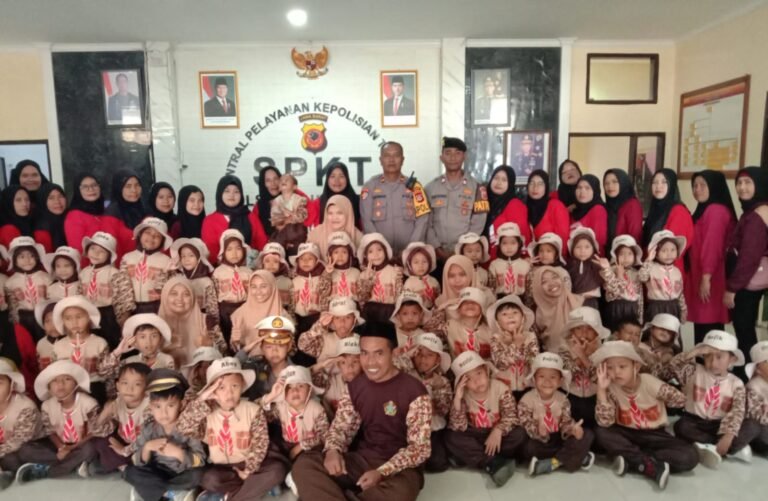 Polsek Sukawening Terima Kunjungan Edukatif dari TK Al Mubarokah: Tanamkan Cinta dan Kepercayaan Anak pada Polisi Sejak Dini
