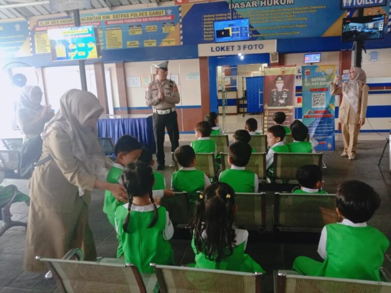 Satlantas Polres Garut Gelar “Polisi Sahabat Anak” Bersama TK Muslimat NU: Tanamkan Tertib Lalu Lintas Sejak Usia Dini