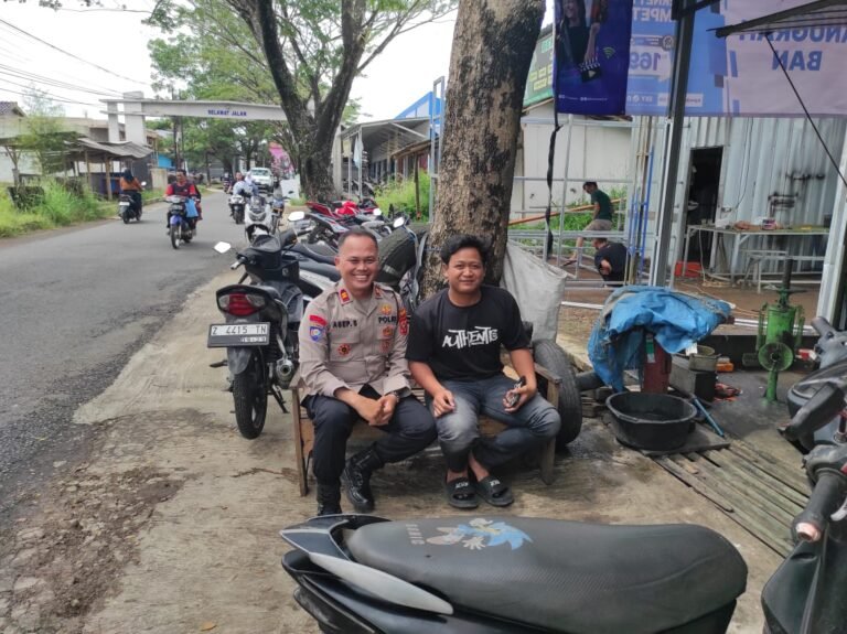 Perkuat Sinergitas, Polsek Cikoneng Polres Ciamis Koorkom ke Tokoh Pemuda di Desa Kujang