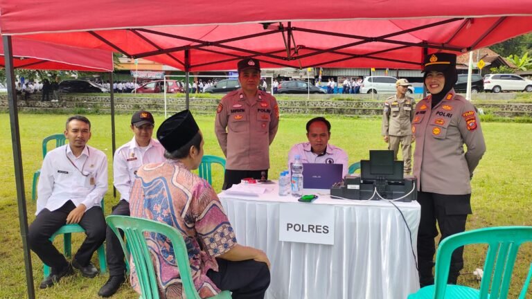 Polsek Kawali Polres Ciamis Berperan Aktif Dukung Program Pepatah Manis, Wujud Nyata Pelayanan Pemerintah Dekat dengan Masyarakat