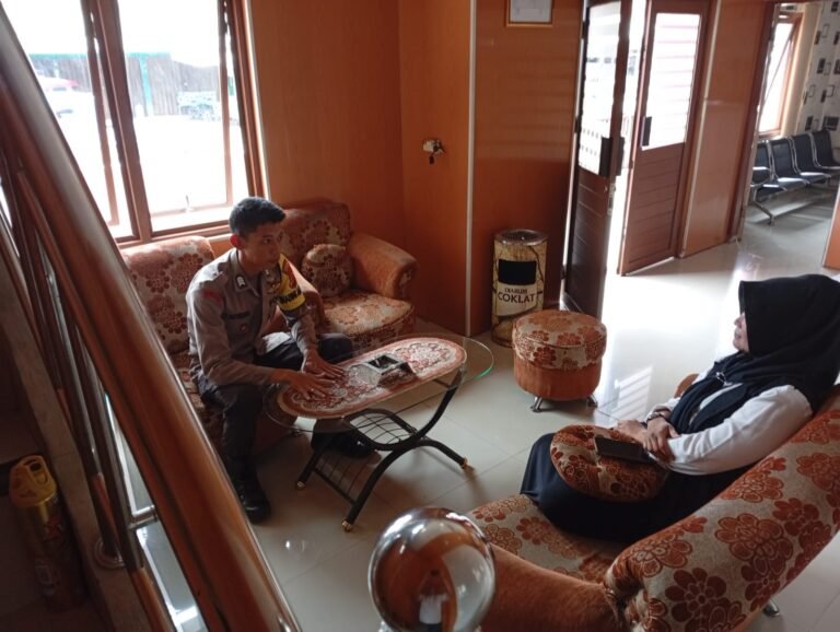 Polsek Cikoneng Terus Perkuat Silaturahmi dan Keamanan Wilayah Lewat Giat Sambang Desa Cimari