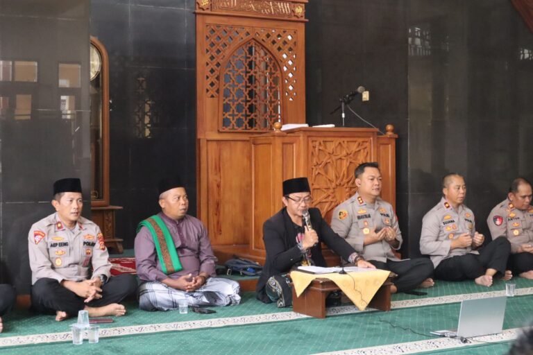 Perkuat Iman dan Taqwa, Anggota Polres Ciamis dan Jajaran Polsek Ikuti Binrohtal Virtual