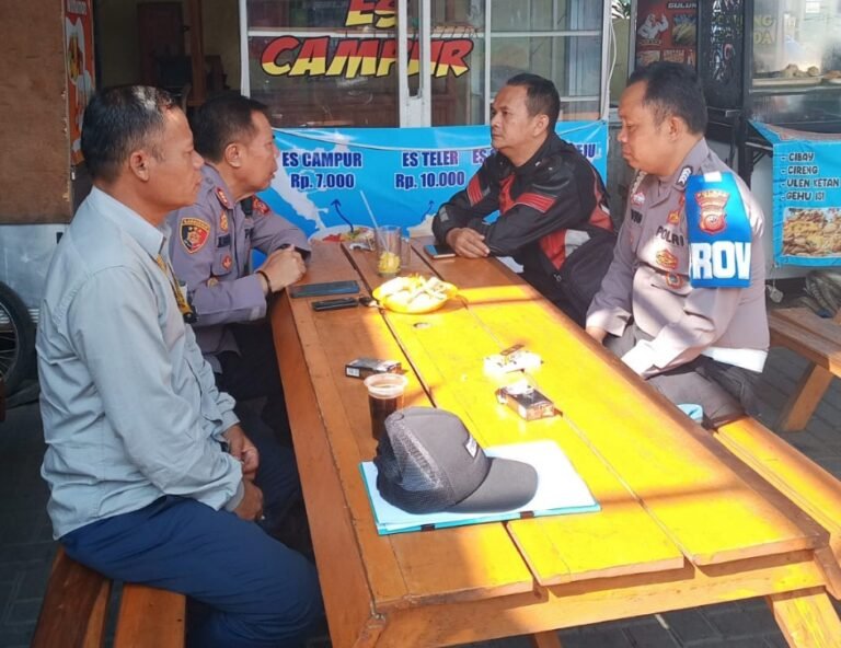 Obrolan Santai Kapolsek Samarang AKP Hilman Nugraha.,S.H. Bersama Media Jejak-kriminal dan Anggota Polsek