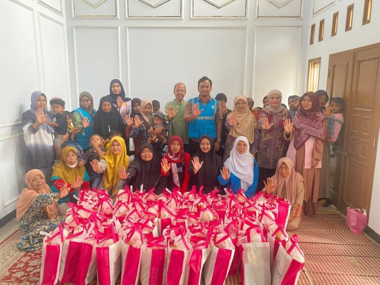 PLN Tasikmalaya Serahkan Bantuan Program Penurunan Stunting, Wujud Kepedulian pada Momentum Hari Listrik Nasional