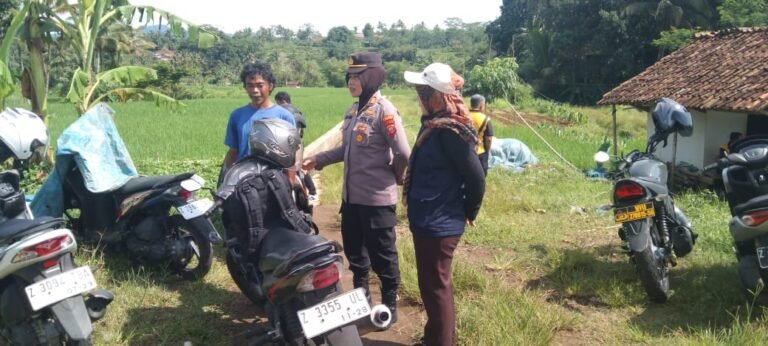 Polsek Kawali Dekatkan Diri dengan Masyarakat Lewat Program Jum’at Curhat Bersama Petani di Kawalimukti