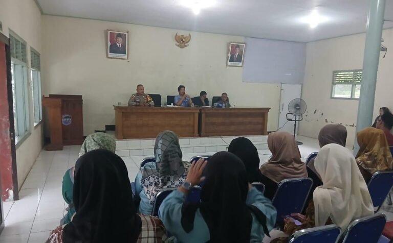 Bhabinkamtibmas Desa Sukaresik Hadiri Musyawarah Pengelolaan Wisata Sungai Cireong, Wujud Sinergi Polri dalam Mendorong Kamtibmas