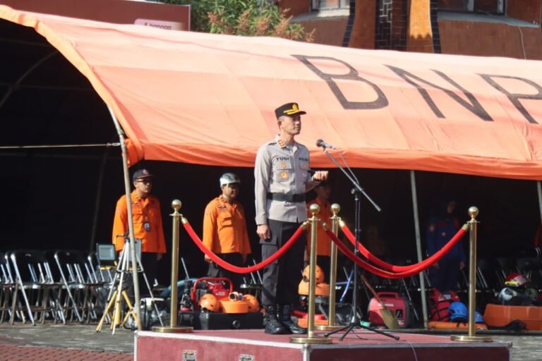 Kapolres Garut Pimpin Apel Dan Gladi Lapang Kesiapsiagaan Bencana Hidrometeorologi Dan Gempa Bumi Tahun 2025