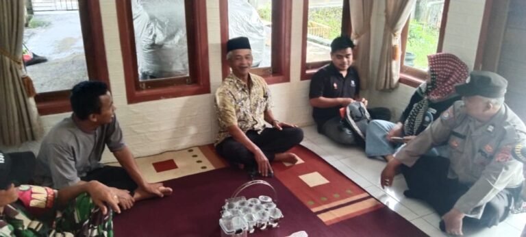 Perkuat Sinergitas, Polsek Kawali Polres Ciamis Koorkom ke Tokoh Masyarakat Desa Winduraja
