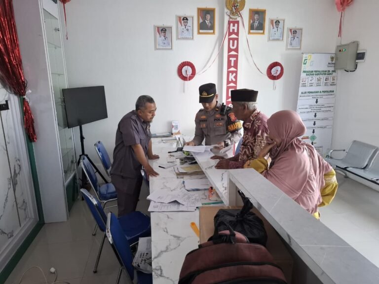 Polres Garut Tunjukkan Kepedulian, Antar Dua Lansia Asal Bogor yang Kehilangan Surat Penting