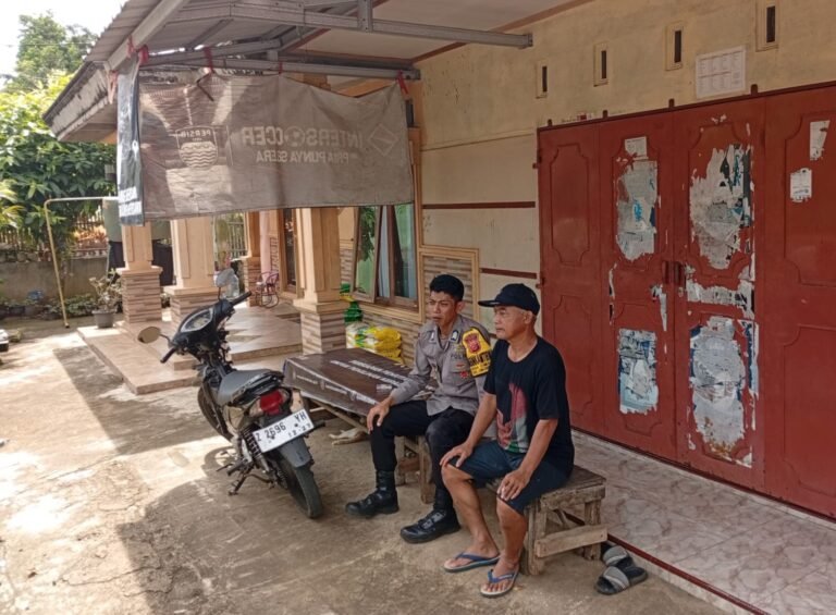 Perkuat Sinergitas, Polsek Cikoneng Polres Ciamis Koorkom ke Masyarakat Desa Cimari