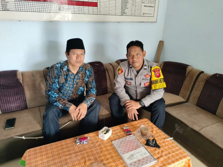 Bhabinkamtibmas Polsek Cihaurbeuti Dorong Ketahanan Pangan dan Wujudkan Kamtibmas Kondusif Melalui Giat Sambang dan Silaturahmi