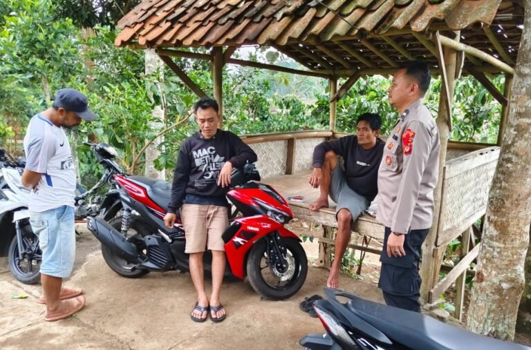 Perkuat Sinergi dengan Tokoh Masyarakat, Polsek Rajadesa Dorong Partisipasi Warga dalam Menjaga Kamtibmas di Desa Sukaharja