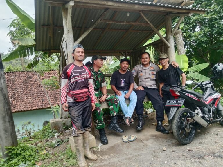 Perkuat Sinergitas, Polsek Cikoneng Polres Ciamis Koorkom Kamtibmas ke Tokoh di Desa Nasol