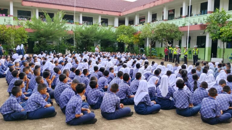 Sat Lantas Polres Sibolga Laksanakan Kegiatan BINLUH “Police Goes To School” di SMP Negeri 3 Sibolga