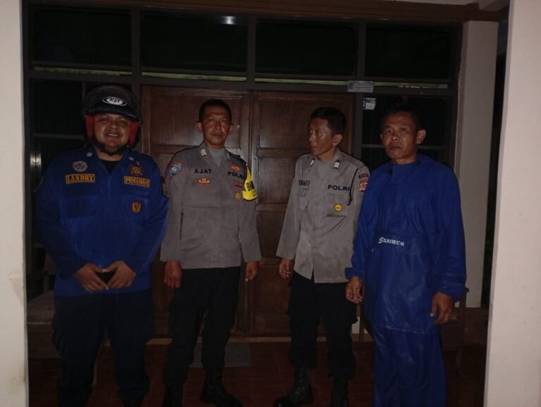 Polsek Kawali Sigap Tangani Kebakaran Rumah Akibat Sambaran Petir di Desa Kawali