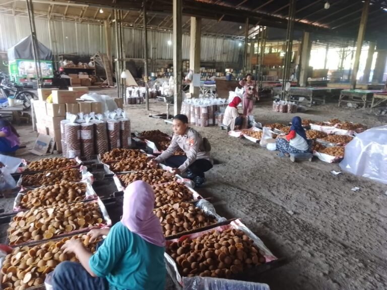 Polsek Lakbok Jalin Silaturahmi dengan Pengusaha Gula Merah, Dorong Sinergi Warga Wujudkan Keamanan Wilayah